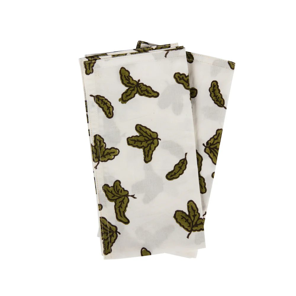 Putty Little Oak Leaf Tablecloth with Peridot Green Border- Napkins Included