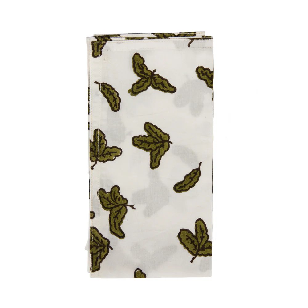 Putty Little Oak Leaf Tablecloth with Peridot Green Border- Napkins Included
