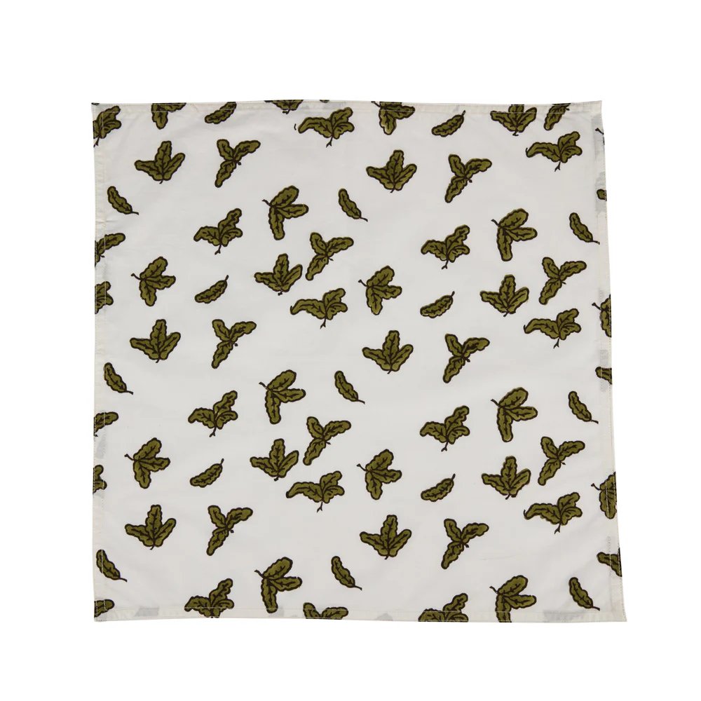 Putty Little Oak Leaf Tablecloth with Peridot Green Border- Napkins Included
