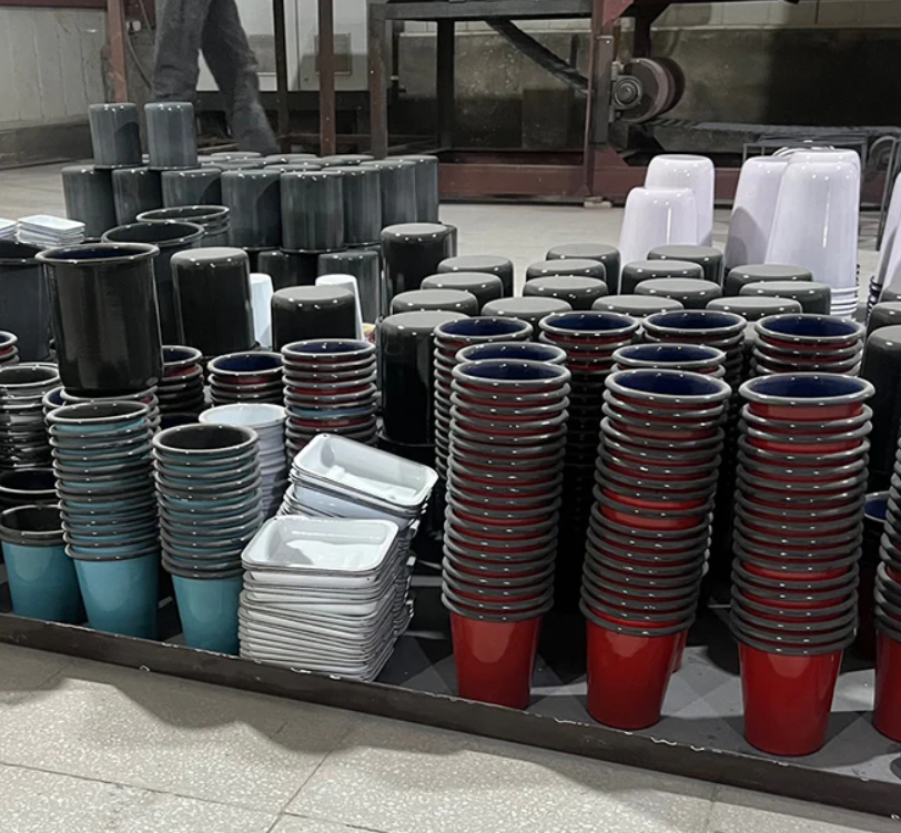 Set of 4 Enamel Tumblers in Chilli Red / Midnight Blue, British Colour Standard