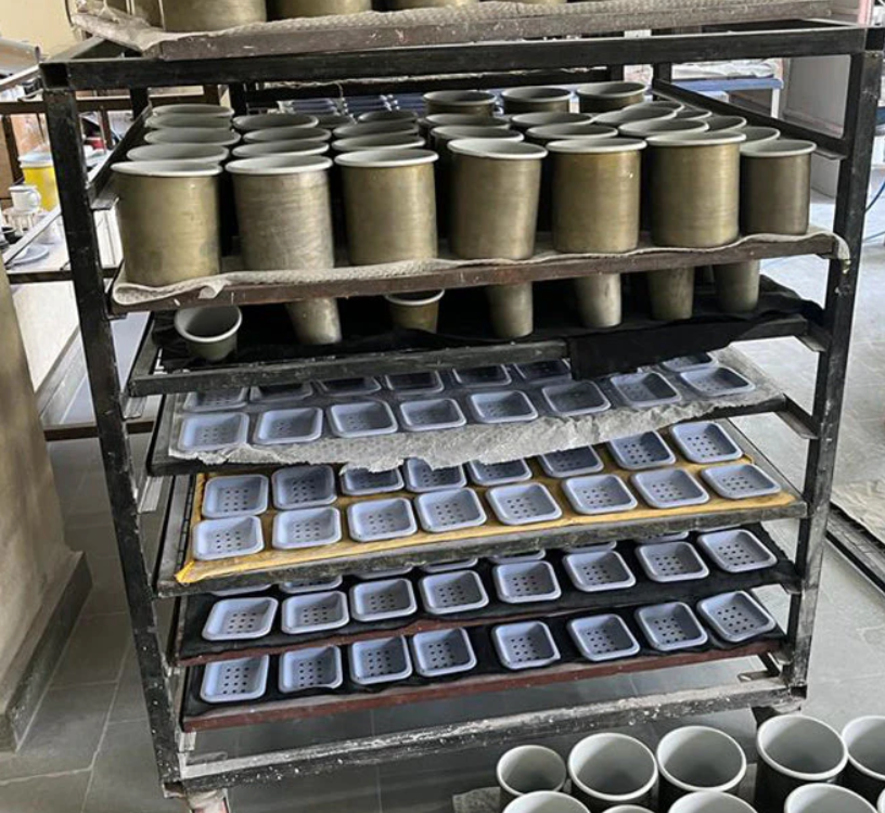 Enamel Utensil Holder in Chilli Red / Midnight Blue, British Colour Standard