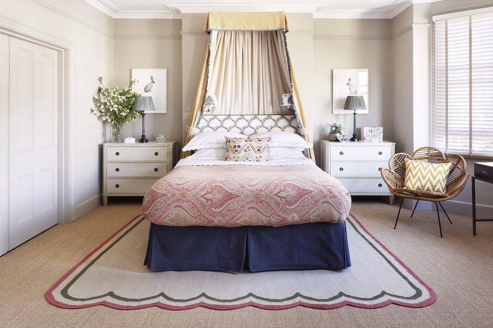 Flatwoven Wool Double Border Scalloped Edge Rug